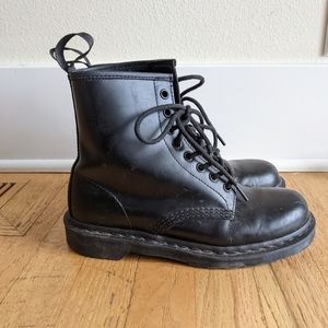 Dr Martens, mono smooth leather lace up boots, size 8 womens